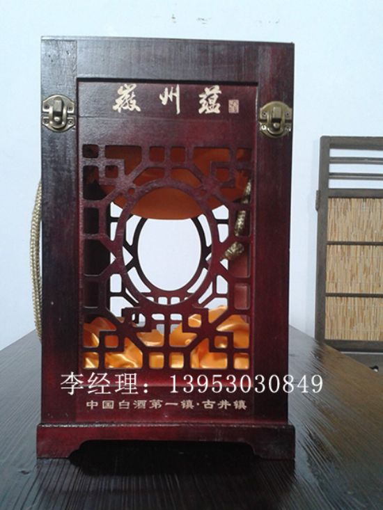 點(diǎn)擊查看詳細(xì)信息<br>標(biāo)題：木制白酒盒 閱讀次數(shù)：3542